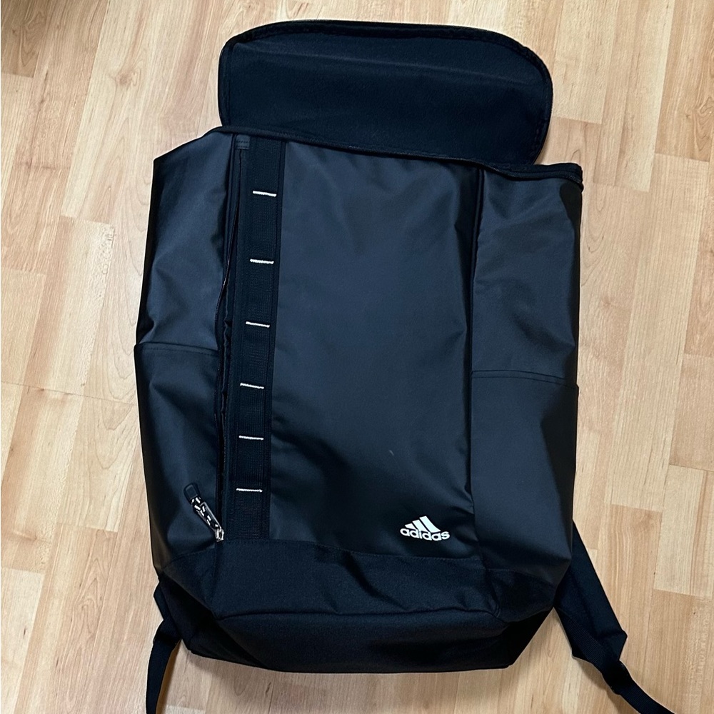 Addias zip top backpack